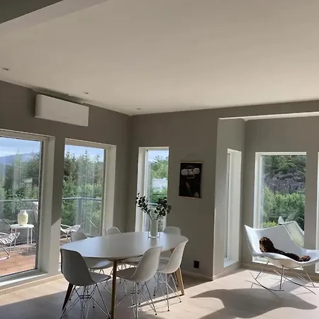 With Jacuzzi Bjoroyna