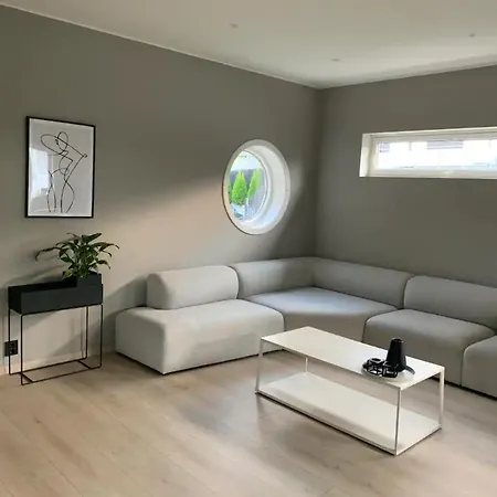 With Jacuzzi Villa Bjoroyna